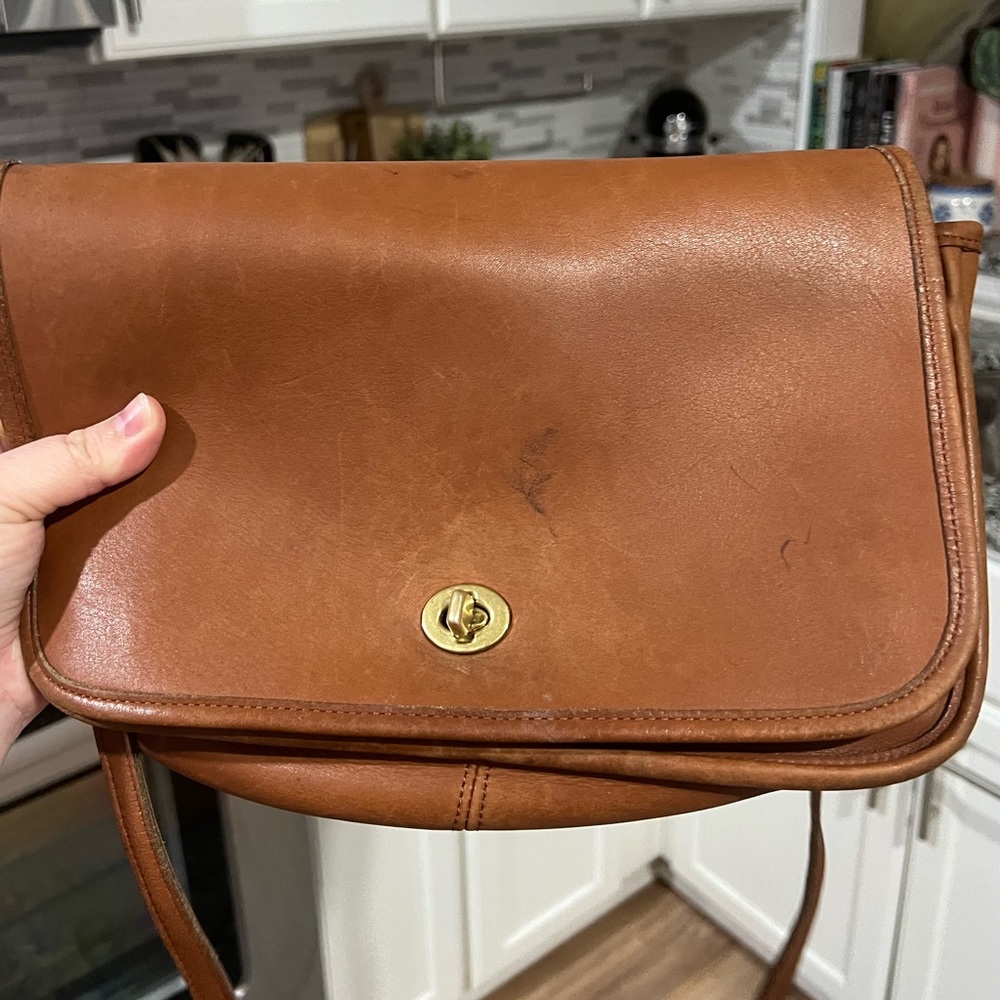 Vintage Coach Brown Leather Crossbody Pocket Purse with hang tag